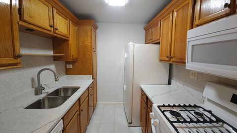 Tiny photo for 10037 S Walnut Terrace #31-111, Palos Hills, IL 60465 (MLS # 12495022)