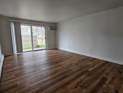 Tiny photo for 10037 S Walnut Terrace #31-111, Palos Hills, IL 60465 (MLS # 12495022)