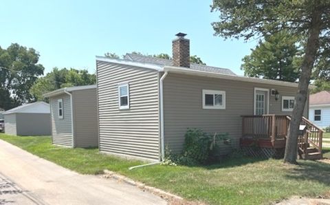 Photo of 915 W Superior Street, Ottawa, IL 61350 (MLS # 12442204)