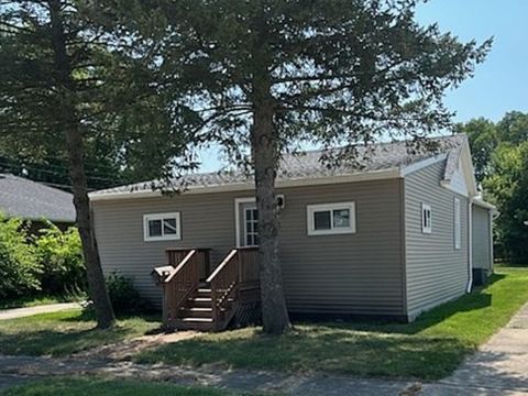 Photo of 915 W Superior Street, Ottawa, IL 61350 (MLS # 12442204) Photo of 915 W Superior Street, Ottawa, IL 61350 (MLS # 12442204)