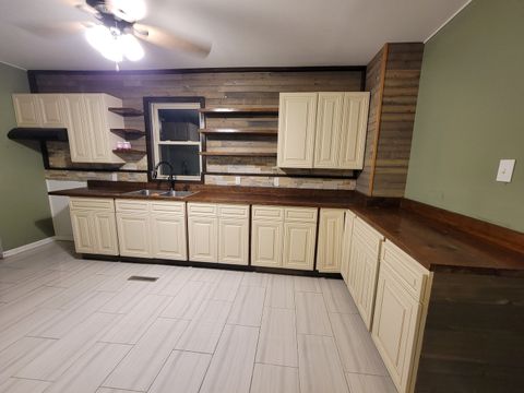 Tiny photo for 915 W Superior Street, Ottawa, IL 61350 (MLS # 12442204)