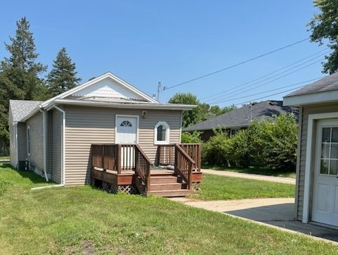 Tiny photo for 915 W Superior Street, Ottawa, IL 61350 (MLS # 12442204)