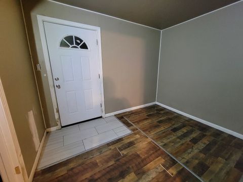 Tiny photo for 915 W Superior Street, Ottawa, IL 61350 (MLS # 12442204)