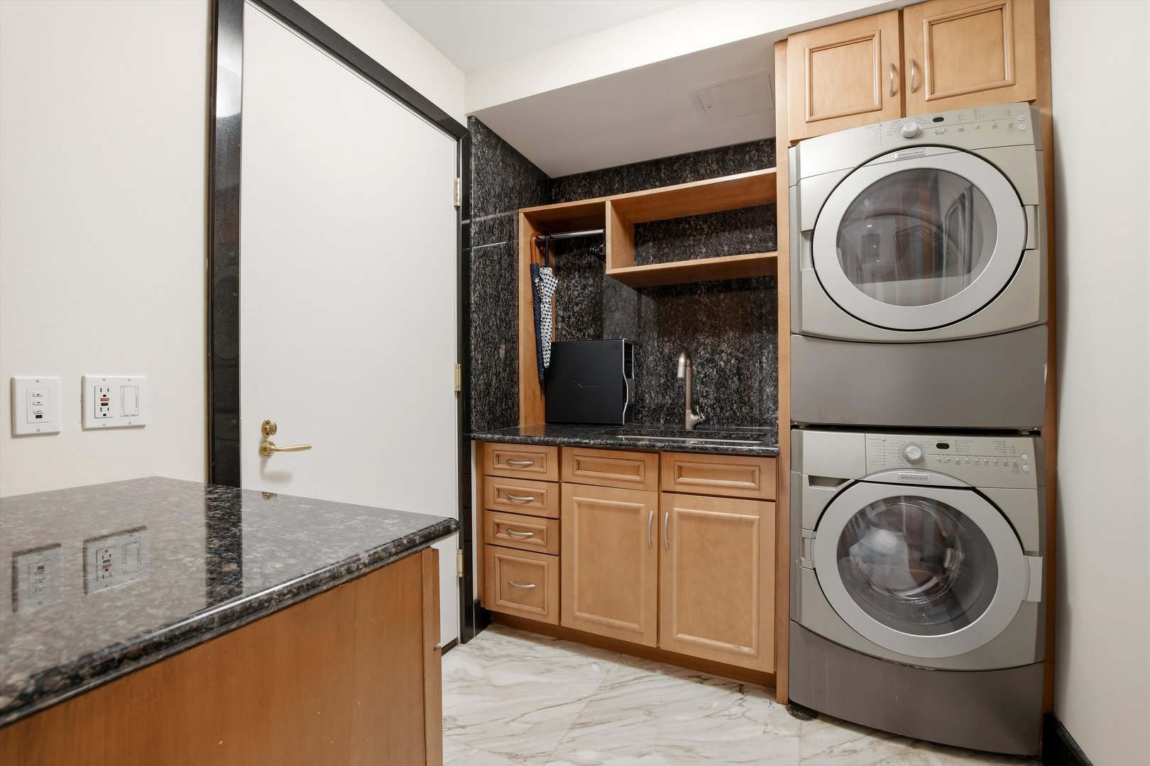Chicago, Illinois, 60611, United States, 3 Bedrooms Bedrooms, ,4 BathroomsBathrooms,Residential,Active,2021654
