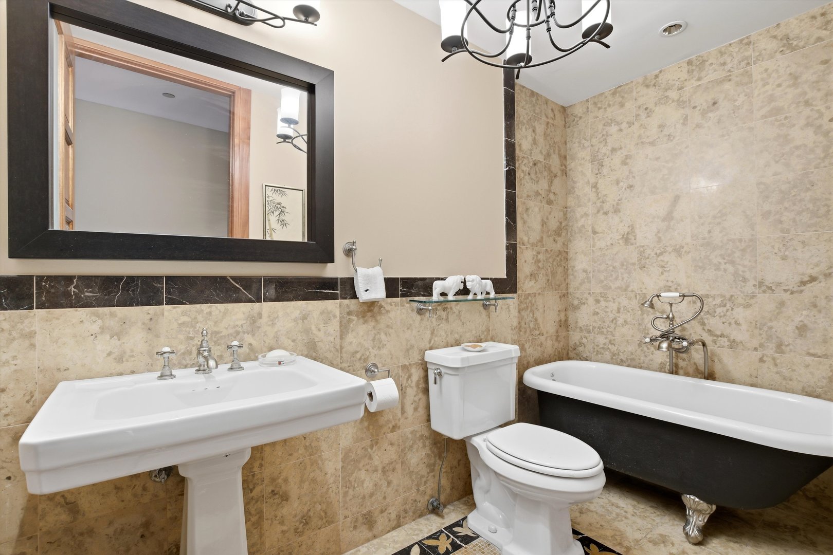 Chicago, Illinois, 60611, United States, 3 Bedrooms Bedrooms, ,4 BathroomsBathrooms,Residential,Active,2021654
