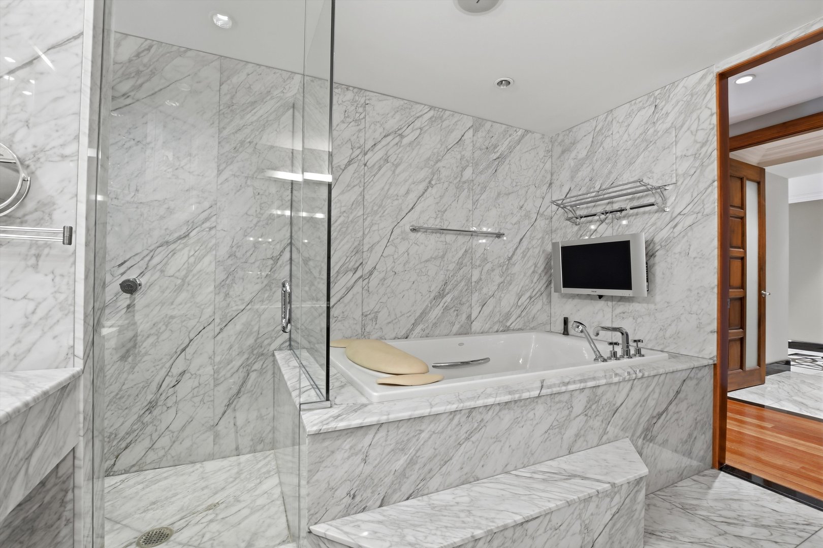 Chicago, Illinois, 60611, United States, 3 Bedrooms Bedrooms, ,4 BathroomsBathrooms,Residential,Active,2021654