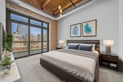 Tiny photo for 770 W Gladys Avenue #604, Chicago, IL 60661 (MLS # 12591286)