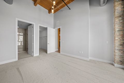 Tiny photo for 770 W Gladys Avenue #604, Chicago, IL 60661 (MLS # 12591286)