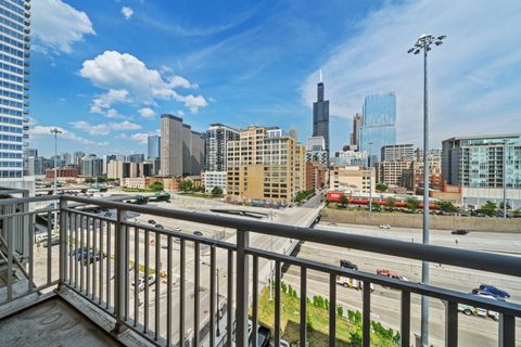 Tiny photo for 770 W Gladys Avenue #604, Chicago, IL 60661 (MLS # 12591286)