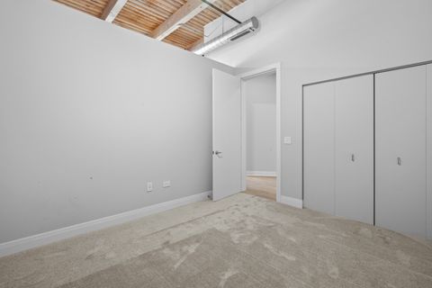 Tiny photo for 770 W Gladys Avenue #604, Chicago, IL 60661 (MLS # 12591286)