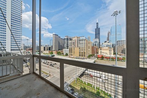 Tiny photo for 770 W Gladys Avenue #604, Chicago, IL 60661 (MLS # 12591286)