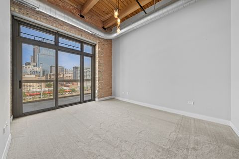 Tiny photo for 770 W Gladys Avenue #604, Chicago, IL 60661 (MLS # 12591286)