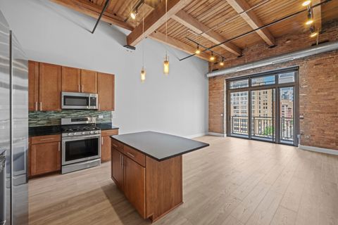 Tiny photo for 770 W Gladys Avenue #604, Chicago, IL 60661 (MLS # 12591286)