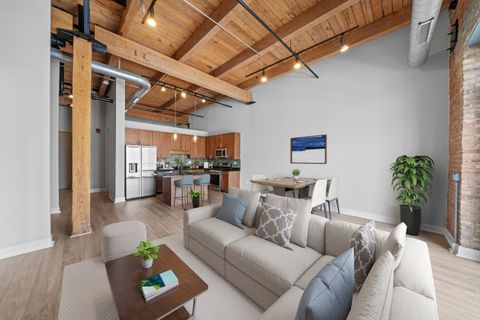 Tiny photo for 770 W Gladys Avenue #604, Chicago, IL 60661 (MLS # 12591286)