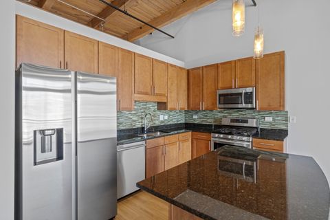 Tiny photo for 770 W Gladys Avenue #604, Chicago, IL 60661 (MLS # 12591286)