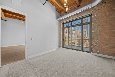 Tiny photo for 770 W Gladys Avenue #604, Chicago, IL 60661 (MLS # 12591286)