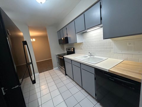 Tiny photo for 1615 E Central Road #111B, Arlington Heights, IL 60005 (MLS # 12590866)