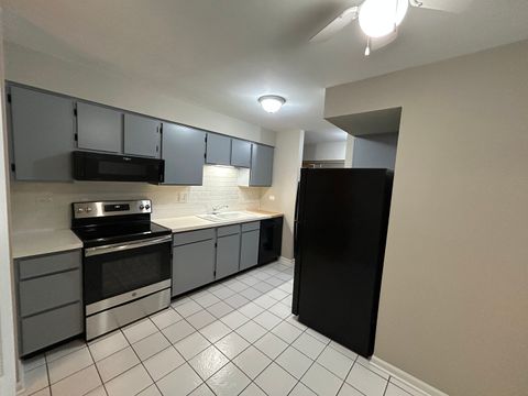 Tiny photo for 1615 E Central Road #111B, Arlington Heights, IL 60005 (MLS # 12590866)