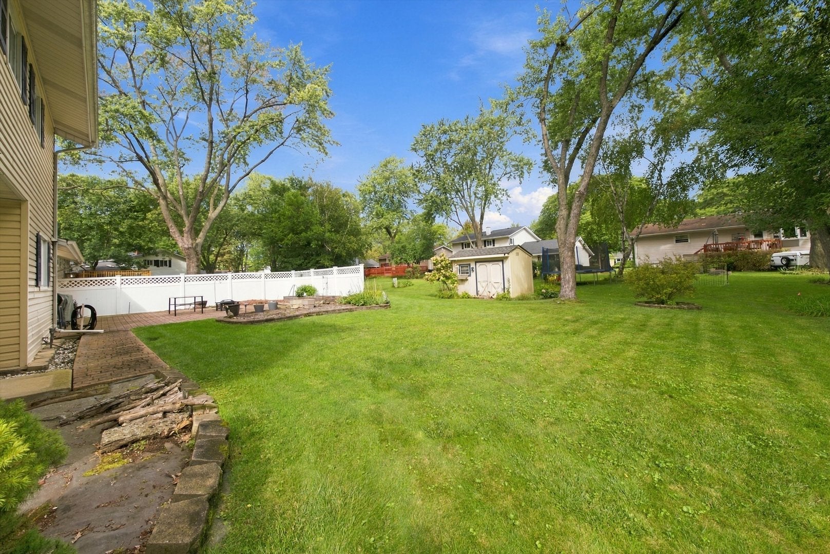 894 E Schirra Drive