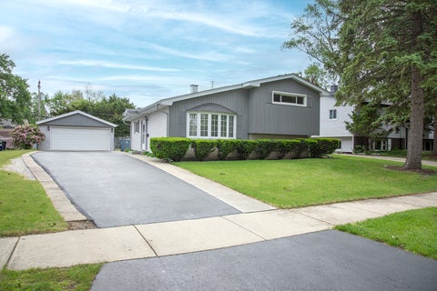 Photo of 921 S Iowa Avenue, Addison, IL 60101 (MLS # 12658081)