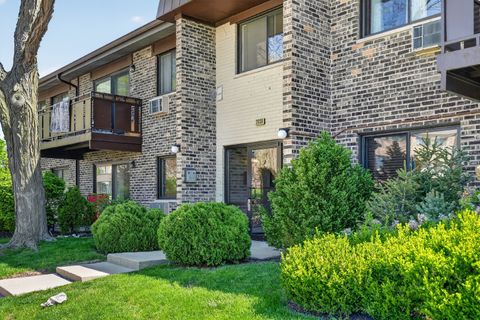 2638 N WINDSOR Drive 102 Arlington Heights IL 60004