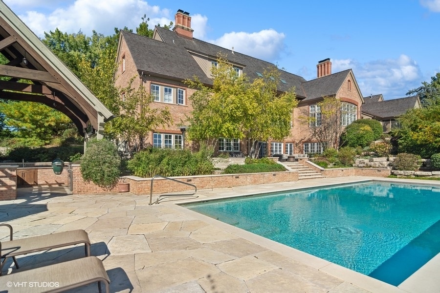 65 ROUND BARN Road