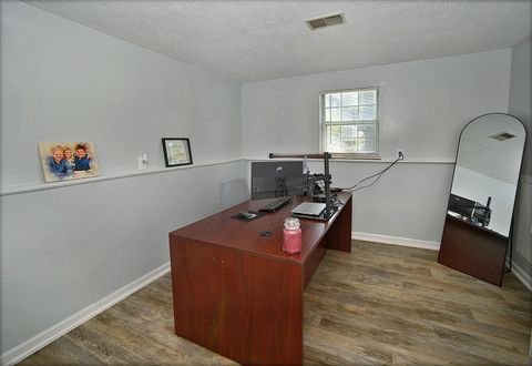 Tiny photo for 1403 Dakota Drive, Ottawa, IL 61350 (MLS # 12449366)