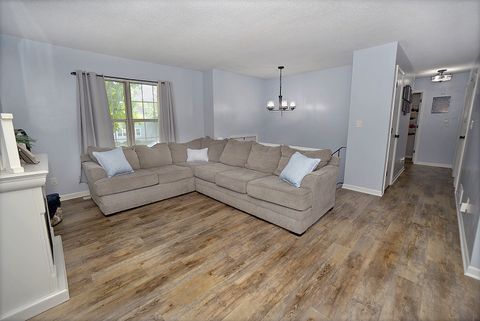 Tiny photo for 1403 Dakota Drive, Ottawa, IL 61350 (MLS # 12449366)