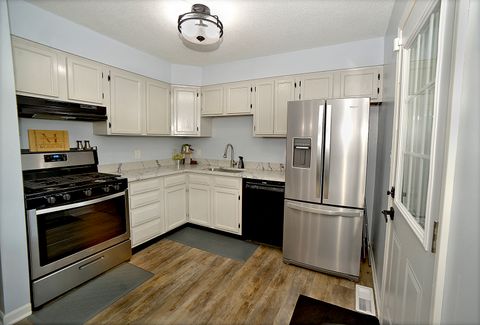 Tiny photo for 1403 Dakota Drive, Ottawa, IL 61350 (MLS # 12449366)