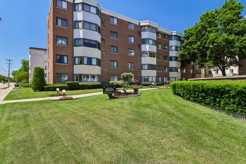 Tiny photo for 5500 W LINCOLN Avenue #111E, Morton Grove, IL 60053 (MLS # 12792222)