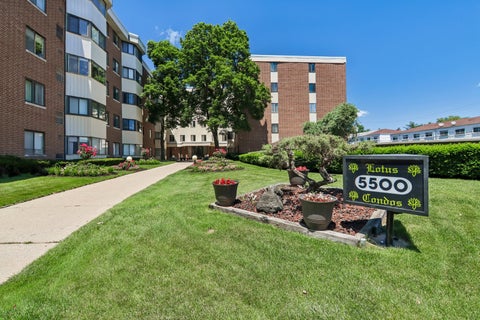 Photo of 5500 W LINCOLN Avenue #111E, Morton Grove, IL 60053 (MLS # 12792222)