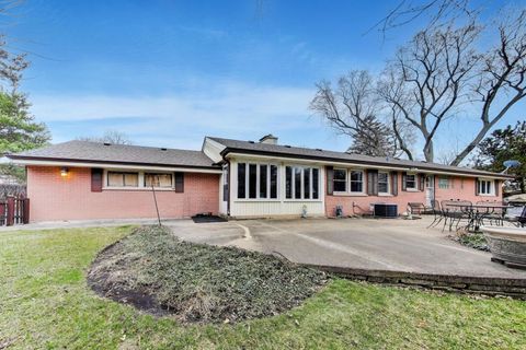 Tiny photo for 156 High Holborn, Lake Forest, IL 60045 (MLS # 12593220)