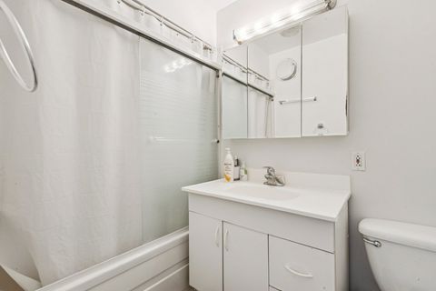 Tiny photo for 6301 N Sheridan Road #14M, Chicago, IL 60660 (MLS # 12556013)