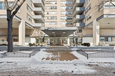 Tiny photo for 6301 N Sheridan Road #14M, Chicago, IL 60660 (MLS # 12556013)