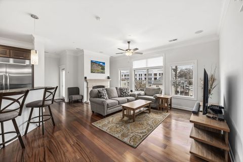 Tiny photo for 4929 FOREST Avenue #2E, Downers Grove, IL 60515 (MLS # 12518379)