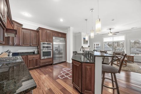 Tiny photo for 4929 FOREST Avenue #2E, Downers Grove, IL 60515 (MLS # 12518379)