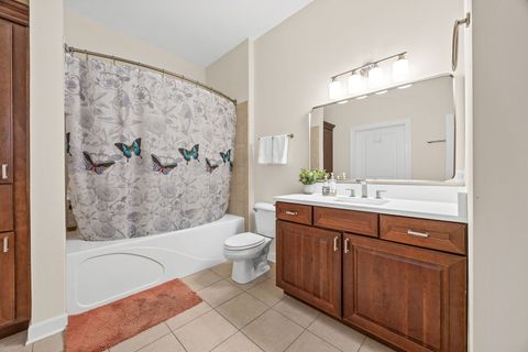 Tiny photo for 4929 FOREST Avenue #2E, Downers Grove, IL 60515 (MLS # 12518379)