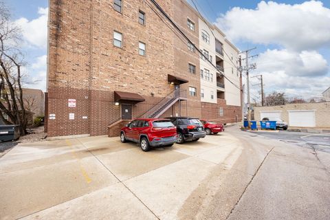 Tiny photo for 4929 FOREST Avenue #2E, Downers Grove, IL 60515 (MLS # 12518379)