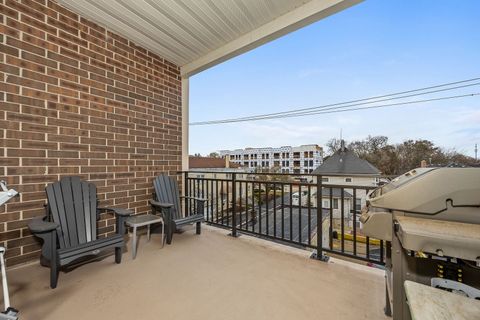 Tiny photo for 4929 FOREST Avenue #2E, Downers Grove, IL 60515 (MLS # 12518379)