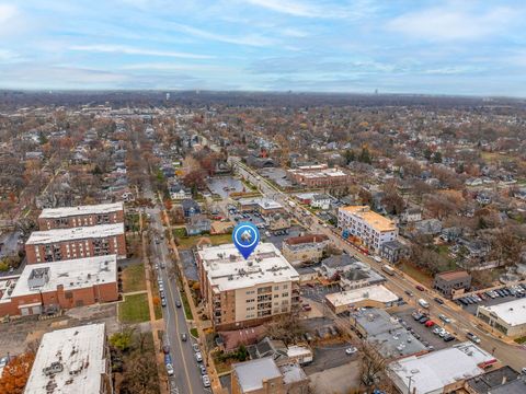 Tiny photo for 4929 FOREST Avenue #2E, Downers Grove, IL 60515 (MLS # 12518379)