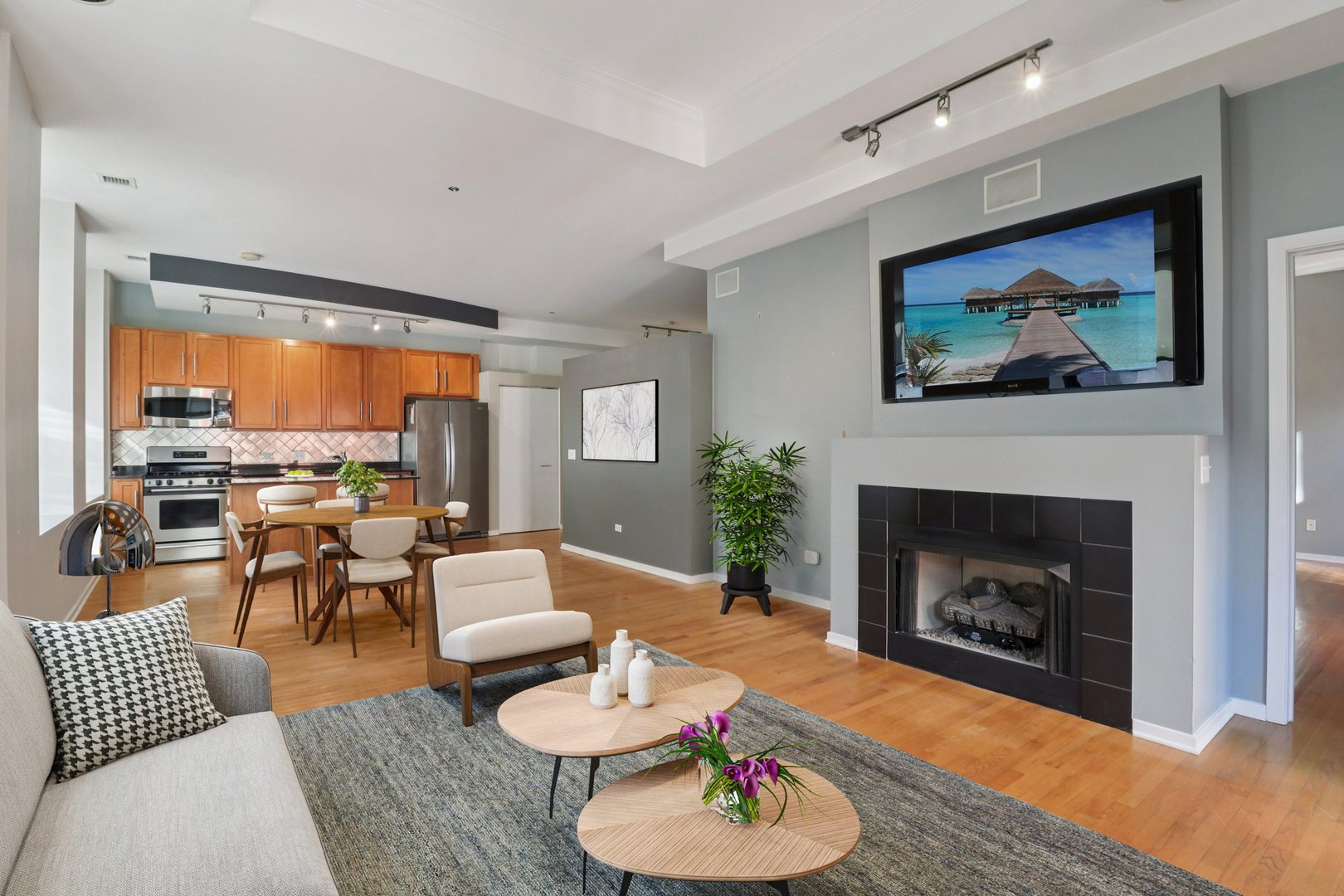 208 W Washington Street 1010