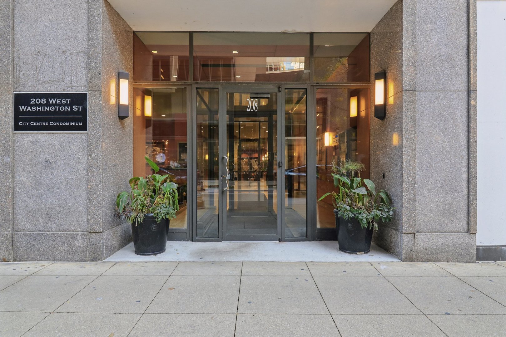 208 W Washington Street 1010