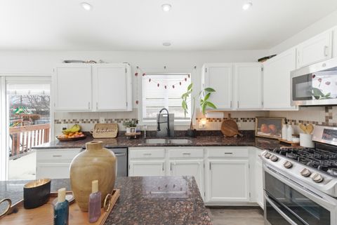 Tiny photo for 2001 Madison Avenue, Gurnee, IL 60031 (MLS # 12606277)