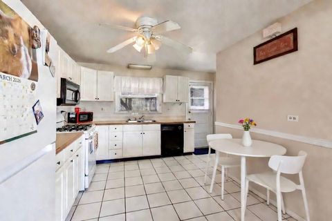 Tiny photo for 915 S Na Wa Ta Avenue, Mount Prospect, IL 60056 (MLS # 12595970)