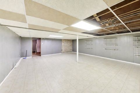 Tiny photo for 915 S Na Wa Ta Avenue, Mount Prospect, IL 60056 (MLS # 12595970)