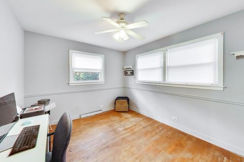 Tiny photo for 915 S Na Wa Ta Avenue, Mount Prospect, IL 60056 (MLS # 12595970)