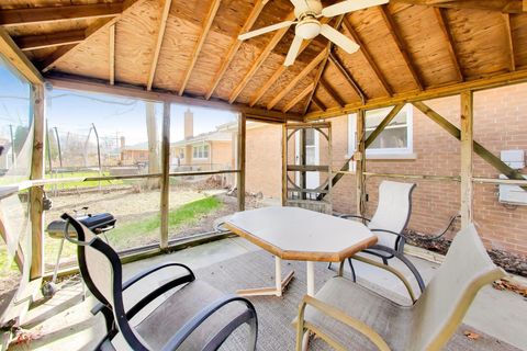 Tiny photo for 915 S Na Wa Ta Avenue, Mount Prospect, IL 60056 (MLS # 12595970)