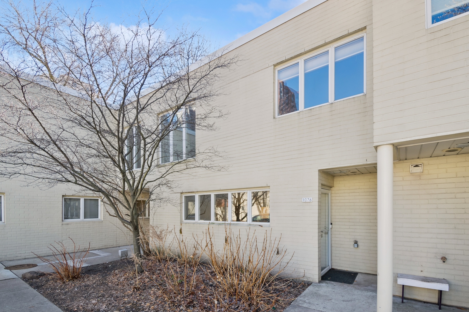 1076 S Plymouth Court 4D