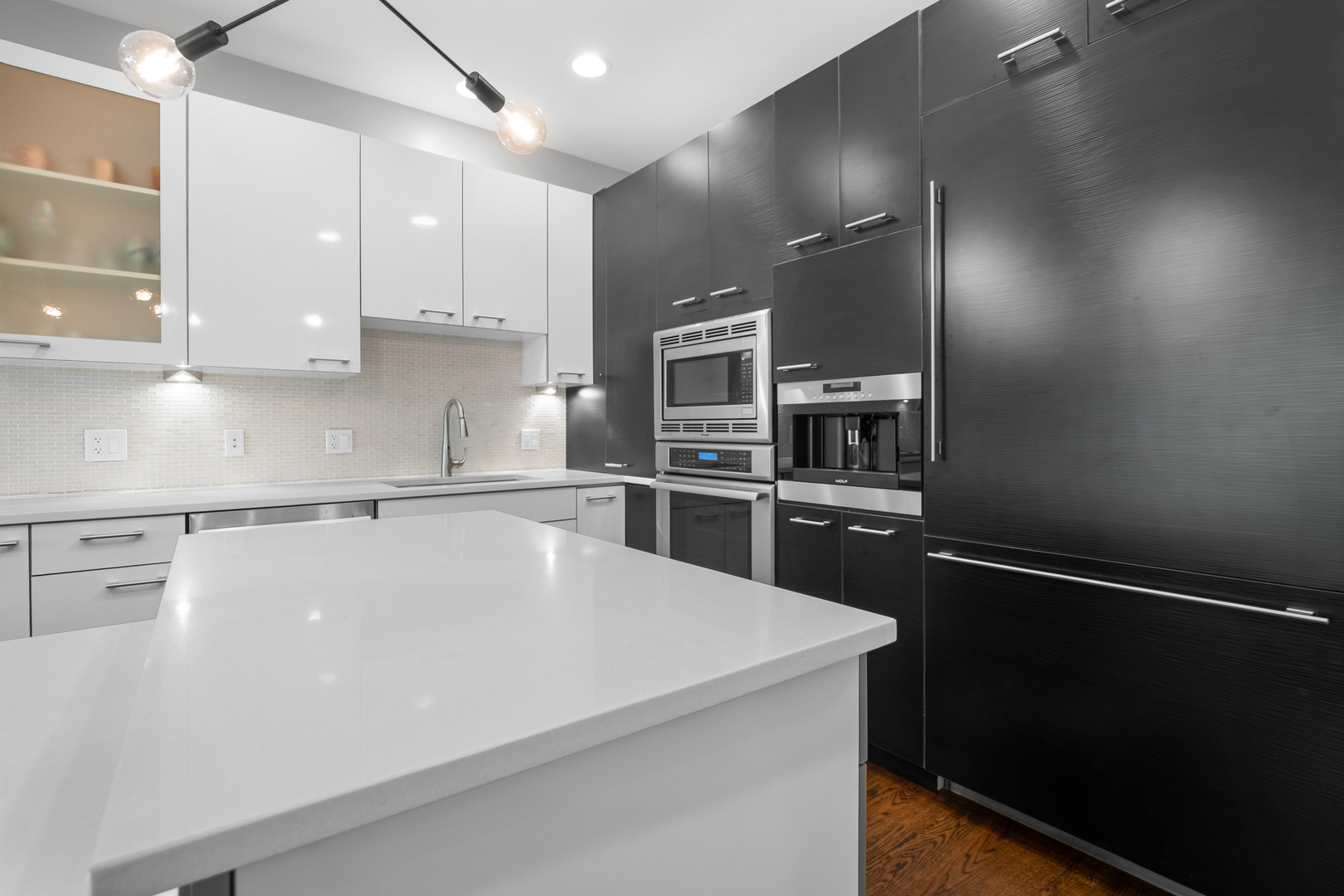 1536 W Walton Street 2