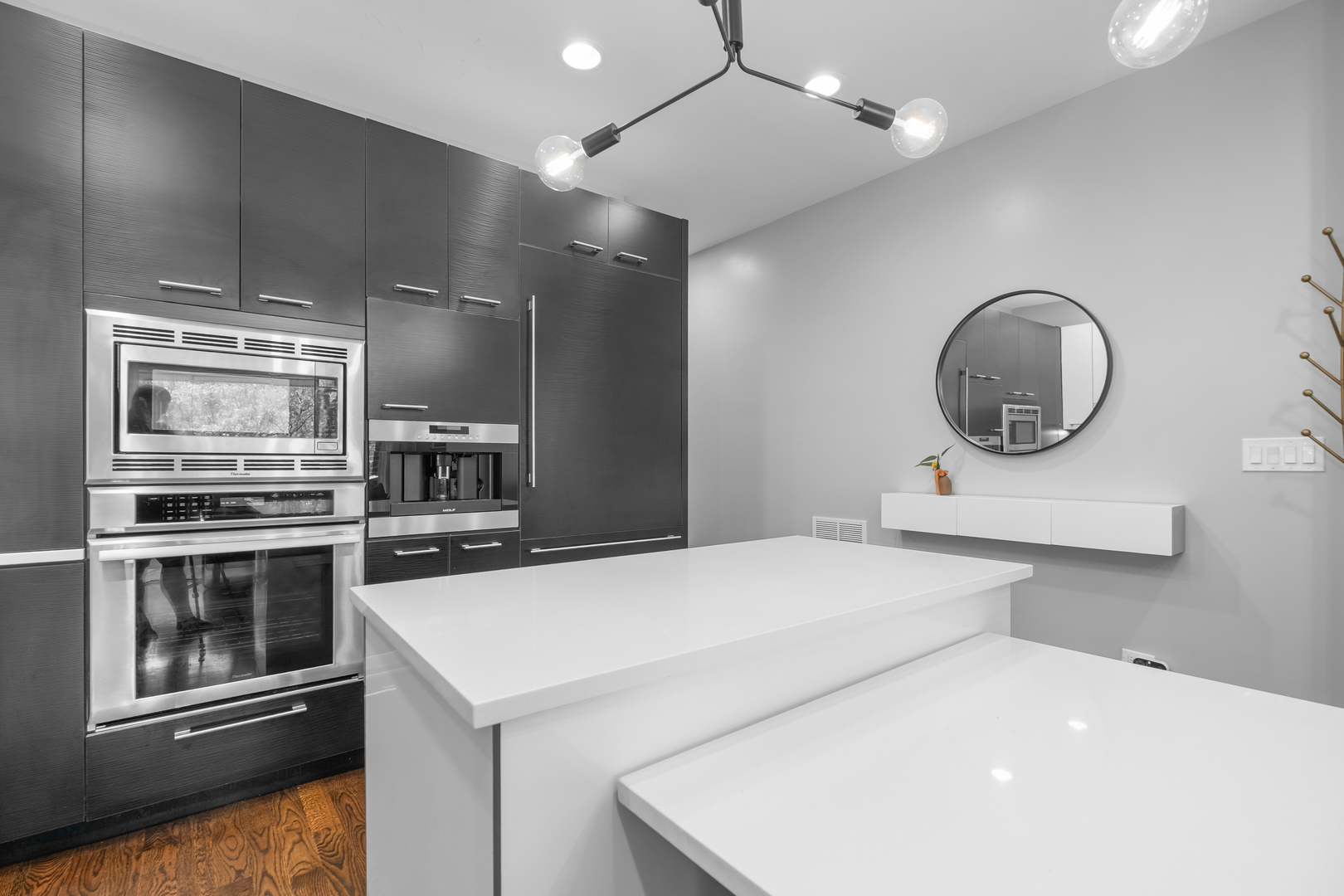 1536 W Walton Street 2